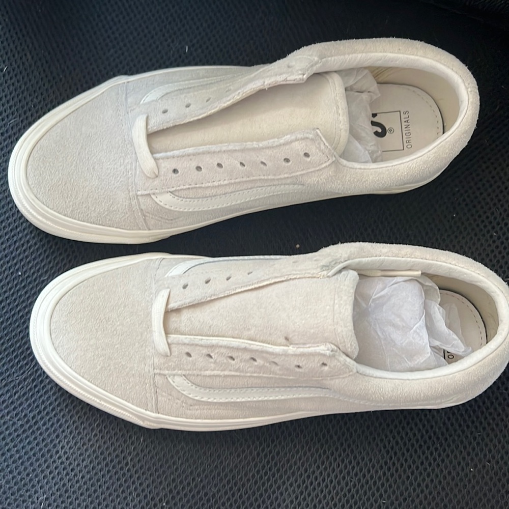 VANS BRAND NEW 7.5 M/9W MARSHMELLOW